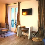 Carré dor, zone piétonne, studio rénové au calme